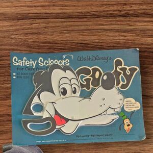 NOS Disney Goofy safety scissors